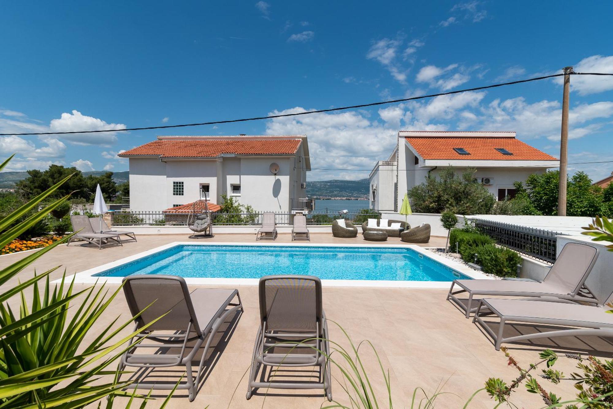 Brico - Heated Pool *
