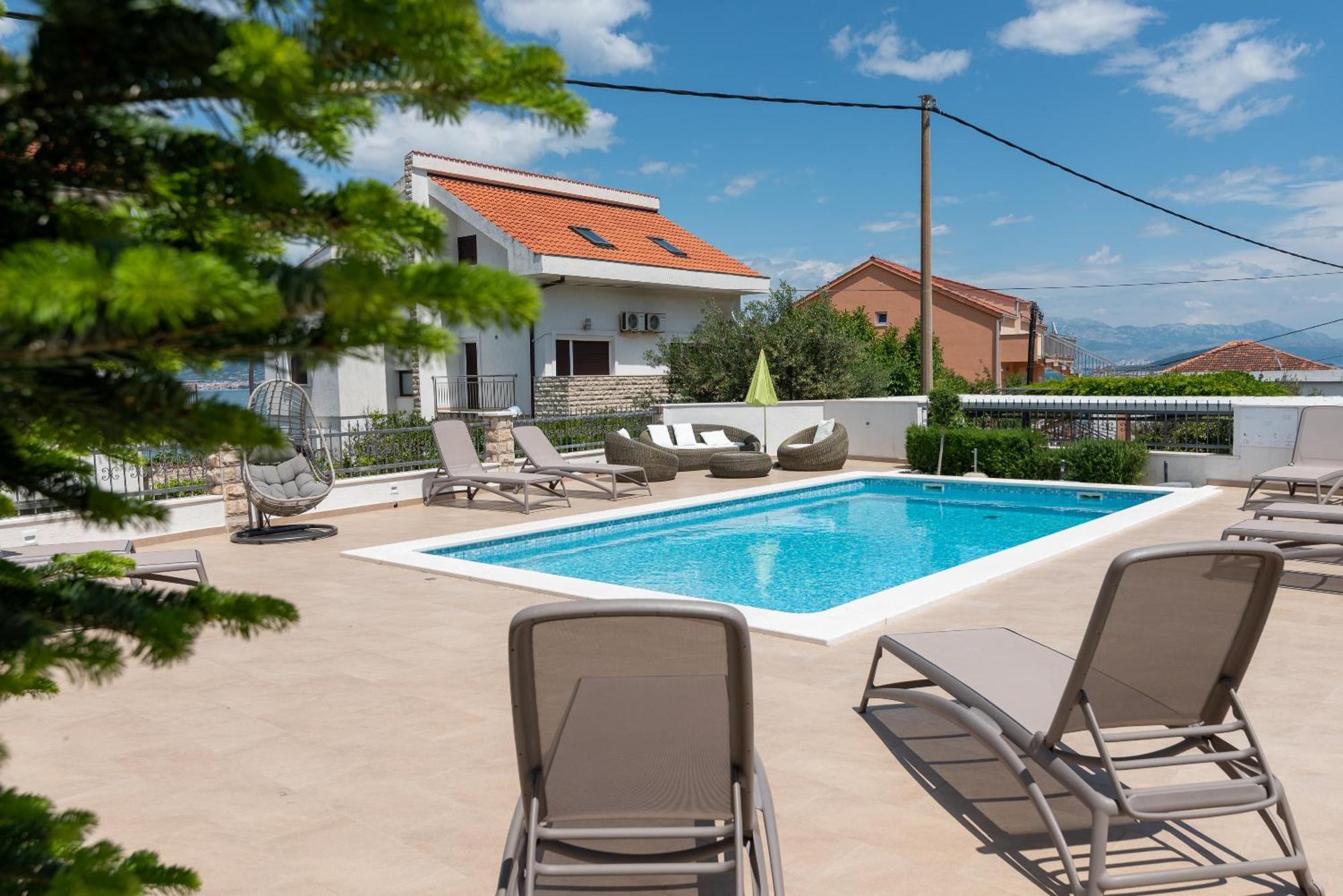 Brico - Heated Pool