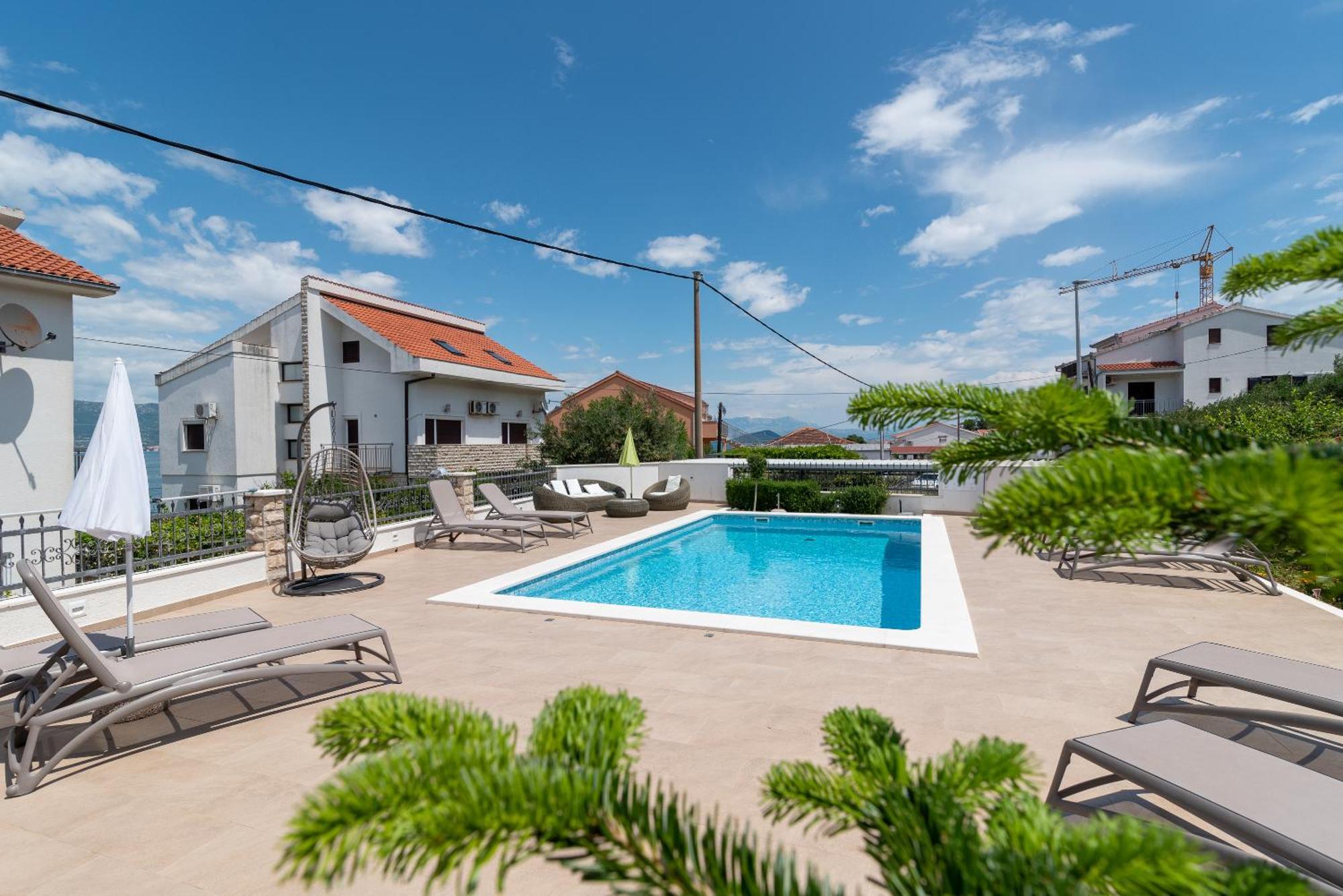 Brico - Heated Pool *