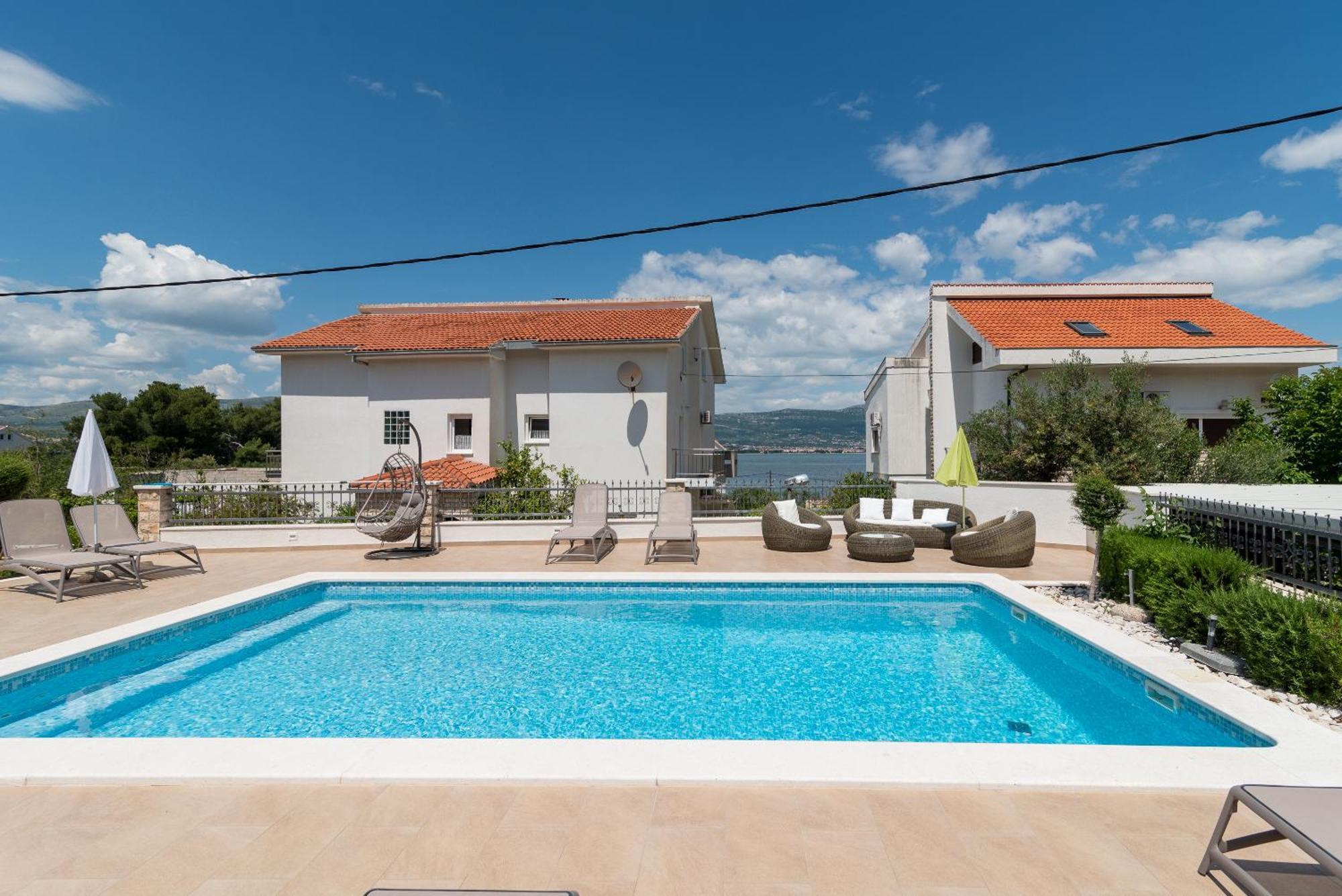 Brico - Heated Pool *